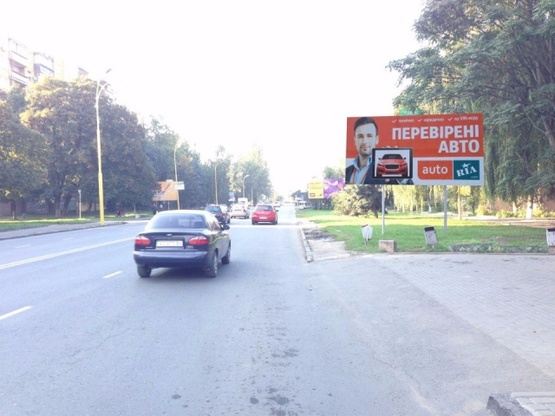 Фото рекламной плоскости по адресу м.Ужгород, вул. Минайська – Галана (8 березня)