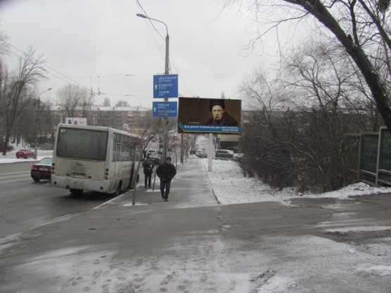 Фото рекламной плоскости по адресу Мельникова ул., 52 - ст. м.  Дорогожичи, (парк Бабий Яр, "Еко-маркет",аптека "Wаtsons", Киевский Телецентр), направ. из центра города