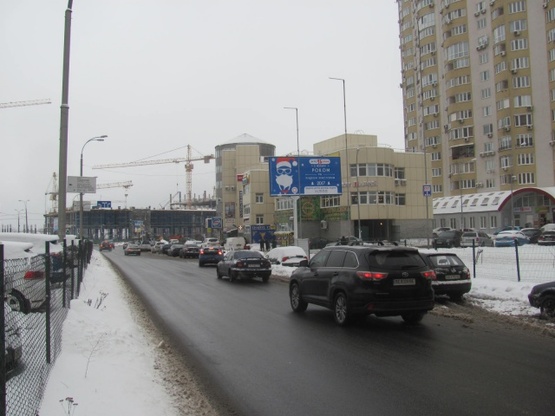 Фото рекламной плоскости по адресу Ахматовой ул. 50 (АТБ, Billa, Новая Почта, аптека, "Паркет и Двери")