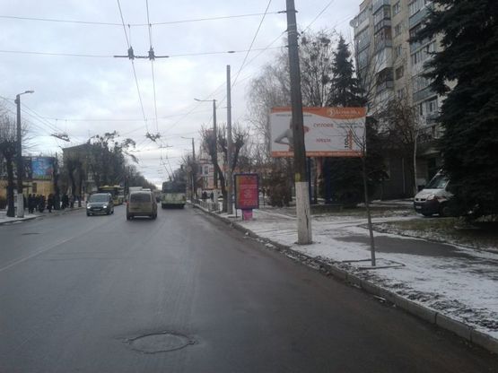 Фото рекламной плоскости по адресу Победы ул., 54 (ТЦ «Дастор», віділення «Ощадбанк», райвиконком)