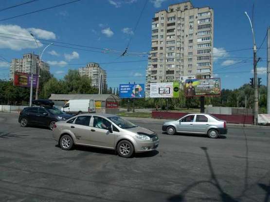 Фото рекламної площини за адресою Харківська вул. - Сумсько-Київських Дивізій вул. (по центру)