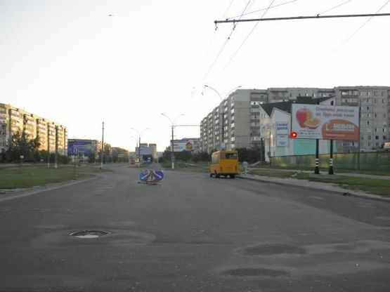 Фото рекламної площини за адресою п-т Лушпы - ул.Д.Коротченко