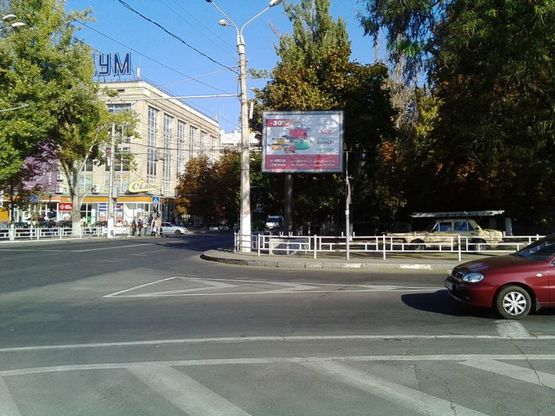 Фото рекламної площини за адресою Ул.Ушакова(Пл.Свободы)