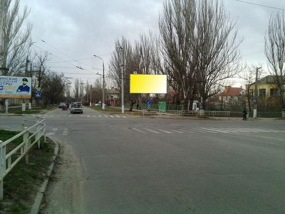 Фото рекламной плоскости по адресу Угол ул.Зала Егерсег и Университетская (40 лет Октября)