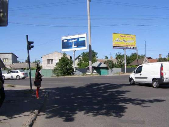 Фото рекламної площини за адресою Маршала Малиновського вул. - Гайдара вул., (призма) (ліва)