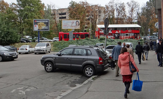 Фото рекламной плоскости по адресу Львовская площадь/дом художника (А) СКРОЛЛЕР