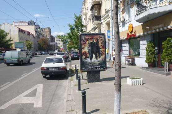 Фото рекламной плоскости по адресу Саксаганського вул., 26 - Антоновича вул. (Горького вул.)