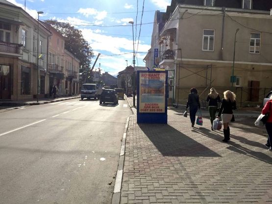 Фото рекламної площини за адресою вул.Мазепи, магазин Пікант (міська рада-пошта), напрямок руху на Яремче,Буковель
