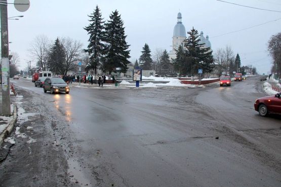 Фото рекламной плоскости по адресу Чорновола-Соборна-Шевченка, площа Вічнного Вогню, торговий центр Лев, напрямок руху на Яремче, Буковель