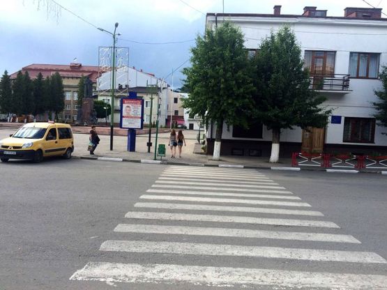 Фото рекламной плоскости по адресу Майдан Шеченка, музей, гастроном Центральний, праворуч