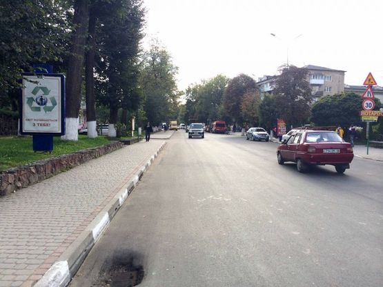 Фото рекламной плоскости по адресу Грушевського, супермаркет 555, маг.Делікат, напрямок руху до міської лікарні, с.Пнів, Пасічна, Зелена, Бистриця