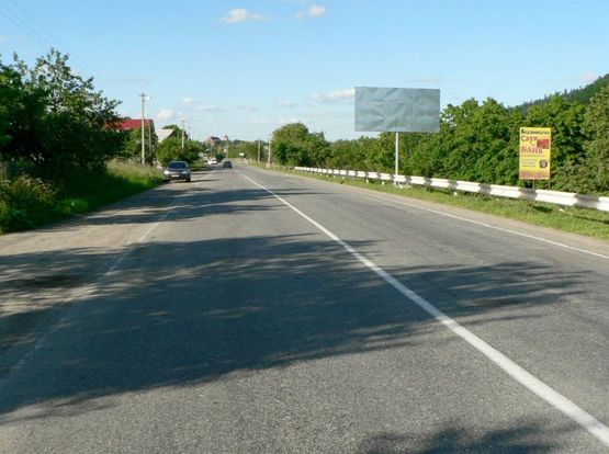 Фото рекламної площини за адресою Траса Н-09 Мукачево-Львів, виїзд з міста в сторону Івано-Фр, біля кам`яного знаку Яремче,  напрямок руху на Івано-Франківськ