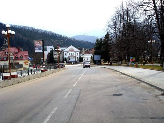 Фото рекламної площини за адресою Траса Н-09 Мукачево-Львів, Свободи, центр міста, міський фонтан, алея, Будинок культури, напрямок руху на Буковель