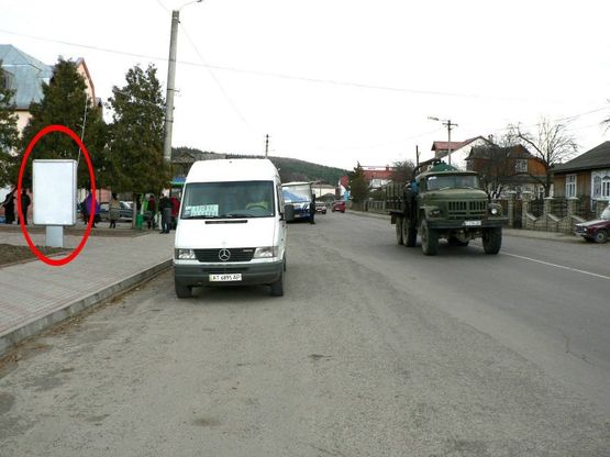 Фото рекламной плоскости по адресу Траса Н-09 Мукачево-Львів, с.Делятин, центр, ринок, автостанція, напрямок руху на Івано-Франківськ