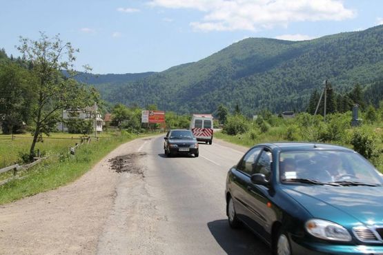 Фото рекламной плоскости по адресу Траса Н-09 Мукачево-Львів, готель Три підкови, напрямок руху на Івано-Франківськ