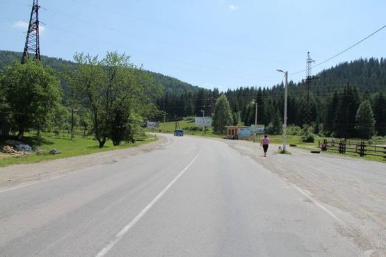Фото рекламной плоскости по адресу Траса Н-09 Мукачево-Львів, 50 м після готелю Гердан, в`їзд у селище, напрямок руху на Буковель