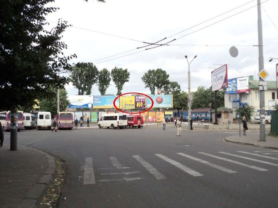 Фото рекламной плоскости по адресу Привокзальна, при вході до перону праворуч від залізничного вокзалу п`ятий зліва, автостанція регіонального значення (вул.Гаркуші, Залізнична)