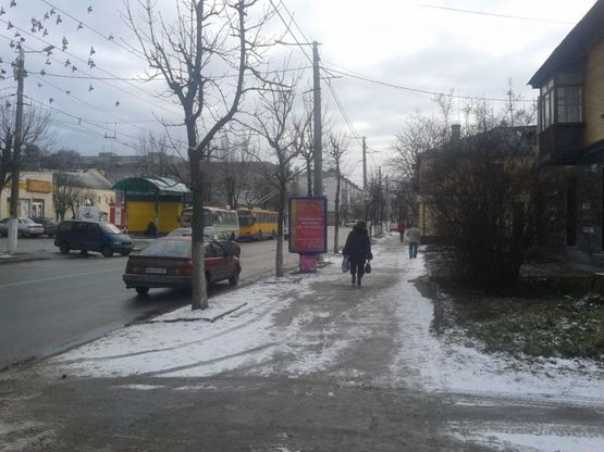 Фото рекламної площини за адресою Покровская ул.,25 (м-н «Моне»,віділення новой пошти №3,маркет «Квартал»)