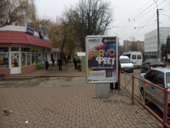 Фото рекламной плоскости по адресу Институтская 10 (университет ХНУ)