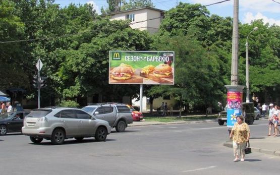 Фото рекламної площини за адресою Генерала Петрова ул., 37/43 - Ивана и Юрия Липы ул.