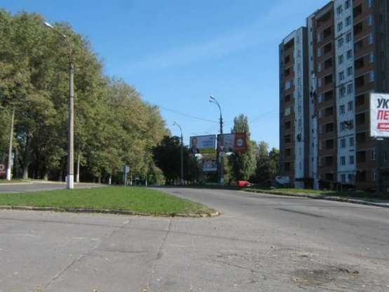 Фото рекламної площини за адресою Чорновола вул. - Пілотська вул. (ліва)