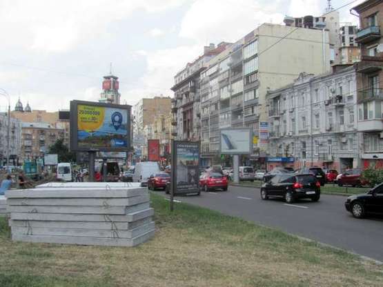 Фото рекламної площини за адресою Басейна вул., на розподільнику №3 (БЦ "Gulliver") ((№3)в напр. на вул Хрещатик)