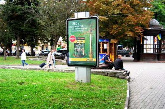 Фото рекламної площини за адресою Ринок пл., 8 (Пешеходная зона)