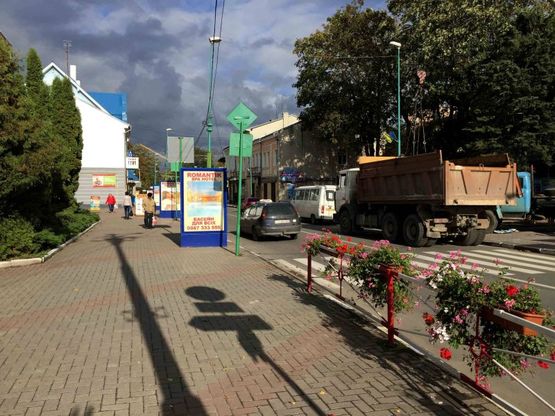 Фото рекламної площини за адресою вул.Мазепи, пошта (міська рада-пошта), напрямок руху на Івано-Франківськ, Богородчани