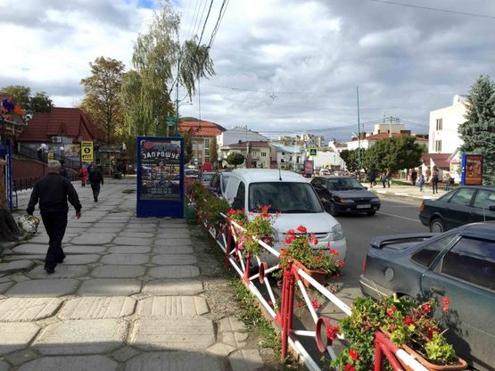 Фото рекламної площини за адресою Чороновола, центральний Універмаг, міський ринок, напрямок руху на Івано-Франківськ, Богородчани