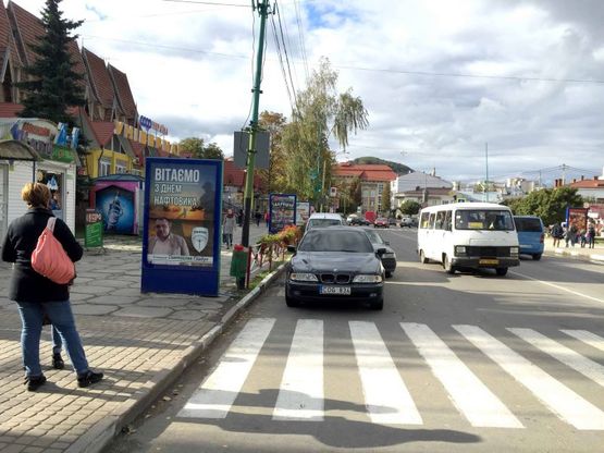 Фото рекламной плоскости по адресу Чороновола, центральний Універмаг, міський ринок, напрямок руху на Івано-Франківськ, Богородчани