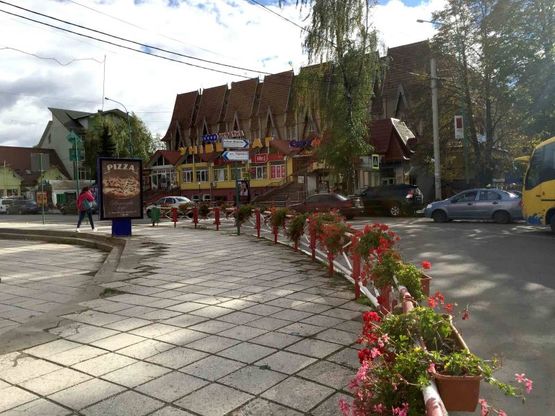 Фото рекламної площини за адресою Чорновола, гастроном Центральний, напрямок руху на Яремче, Буковель