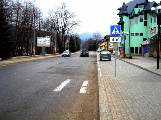 Фото рекламної площини за адресою Траса Н-09 Мукачево-Львів, Свободи, центр міста, навпроти магазину "У Галини", напрямок руху на Буковель