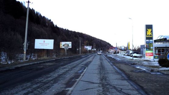 Фото рекламної площини за адресою Траса Н-09 Мукачево-Львів, виїзд з міста в сторону Івано-Фр, АЗС ОККО, напрямок руху на Івано-Франківськ