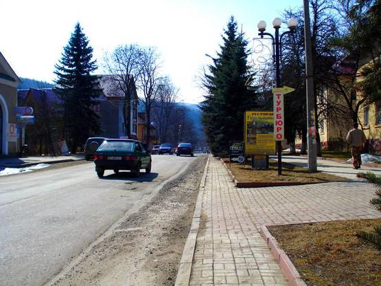 Фото рекламной плоскости по адресу Траса Н-09 Мукачево-Львів, Свободи, Гастроном Яремче, напрямок руху на Буковель