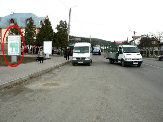 Фото рекламной плоскости по адресу Траса Н-09 Мукачево-Львів, с.Делятин, центр, ринок, автостанція, напрямок руху на Івано-Франківськ