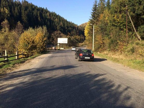 Фото рекламной плоскости по адресу Траса Н-09 Мукачево-Львів, виїзд з селища, готельні комплекси Срібні Роси, Микулин Хутірець, напрямок руху на ІваноФранківськ