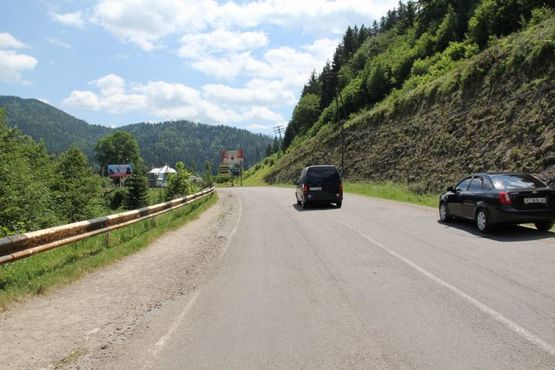 Фото рекламной плоскости по адресу Траса Н-09 Мукачево-Львів, після бази МВД, напрямок руху на Буковель