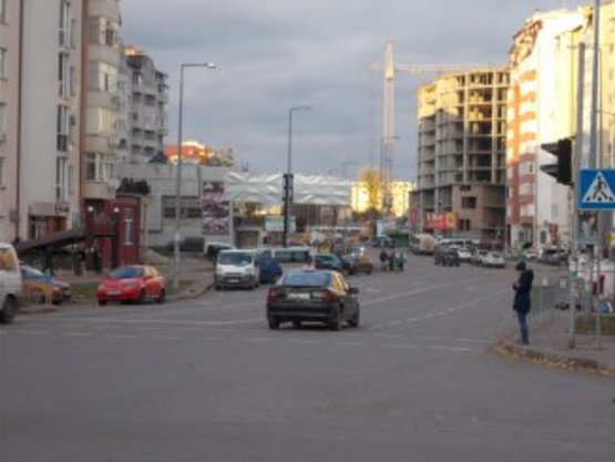 Фото рекламної площини за адресою Пд.Бульвар - В.Великого перехрестя правий      центр