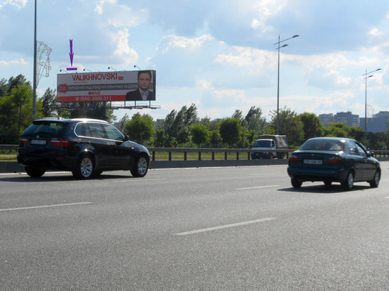 Фото рекламной плоскости по адресу пр.Бажана, ст.м. Вырлыця   въезд в город (дальняя  от дороги)