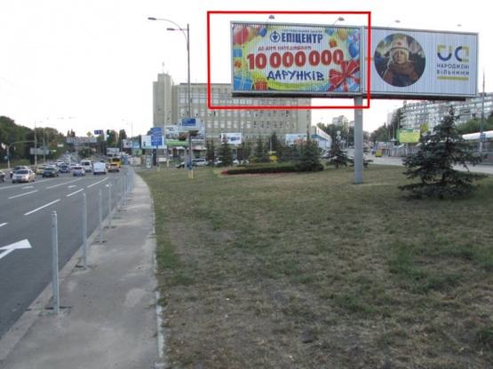 Фото рекламной плоскости по адресу Голосеевская площадь (разделитель, ст.А) по ходу из центра к ВДНХ