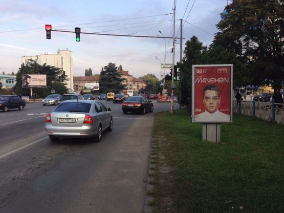 Фото рекламной плоскости по адресу м. Ужгород, проспект Свободи - Швабська, в сторону  16 - ти поверхівки