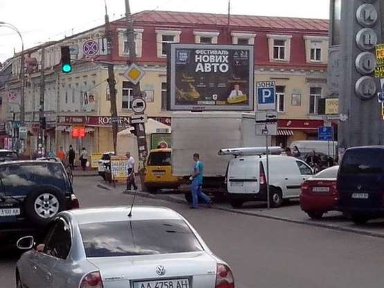 Фото рекламной плоскости по адресу Верхній Вал вул., Житній ринок (№5 - в напр. Константиновської вул.)