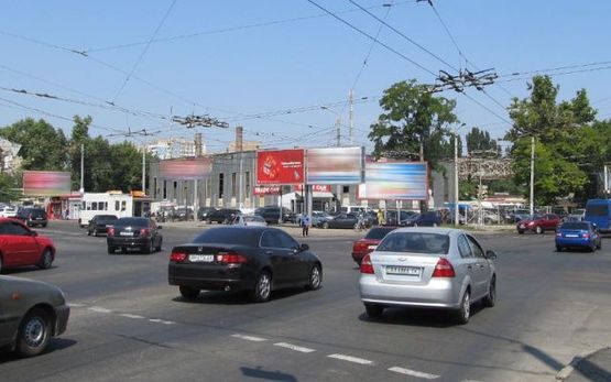 Фото рекламной плоскости по адресу Инглези ул. - Космонавта Коморова ул., 12 (левая)