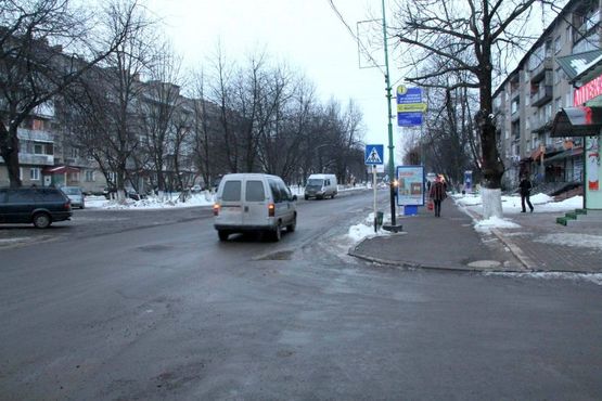 Фото рекламної площини за адресою Грушевського, аптека, НетГруп, автозупинка, напрямок руху до міської лікарні, с.Пнів, Пасічна, Зелена, Бистриця