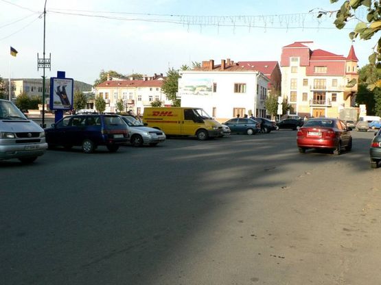 Фото рекламной плоскости по адресу Майдан Шеченка, ТЦ Квадрат, маг.Камея, ліворуч