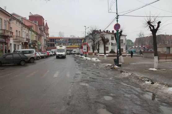 Фото рекламної площини за адресою Чорновола, міський фонтан, маг.Шик,Гранд, пер.Кураж, напрямок руху на Яремче, Буковель