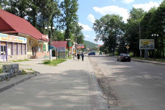 Фото рекламної площини за адресою Траса Н-09 Мукачево-Львів, Свободи, РЕМ, маг. У Галини, напрямок руху на Івано-Франківськ
