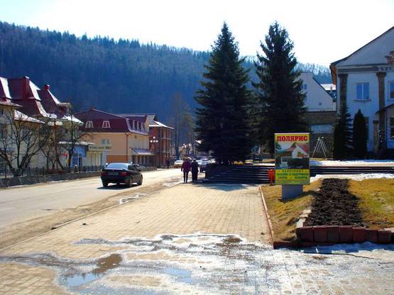 Фото рекламної площини за адресою Траса Н-09 Мукачево-Львів, Свободи, центральна міська алея, міський фонтан, Будинок культури, маг. ЛЕКС, напрямок руху на Буковель