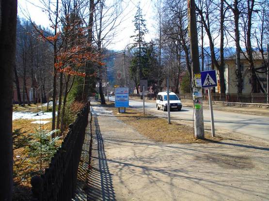 Фото рекламной плоскости по адресу Траса Н-09 Мукачево-Львів, Свободи, міський ринок, автозупинка, санаторій Прикарпатський пішохідна зона до водоспаду Пробій, напрямок руху на Буковель