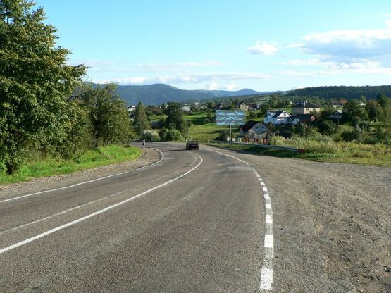 Фото рекламної площини за адресою Траса Н-09 Мукачево-Львів, с.Делятин, 11 км. до Яремче, в`їзд із сторони Івано-Франківська, напрямок руху на Буковель